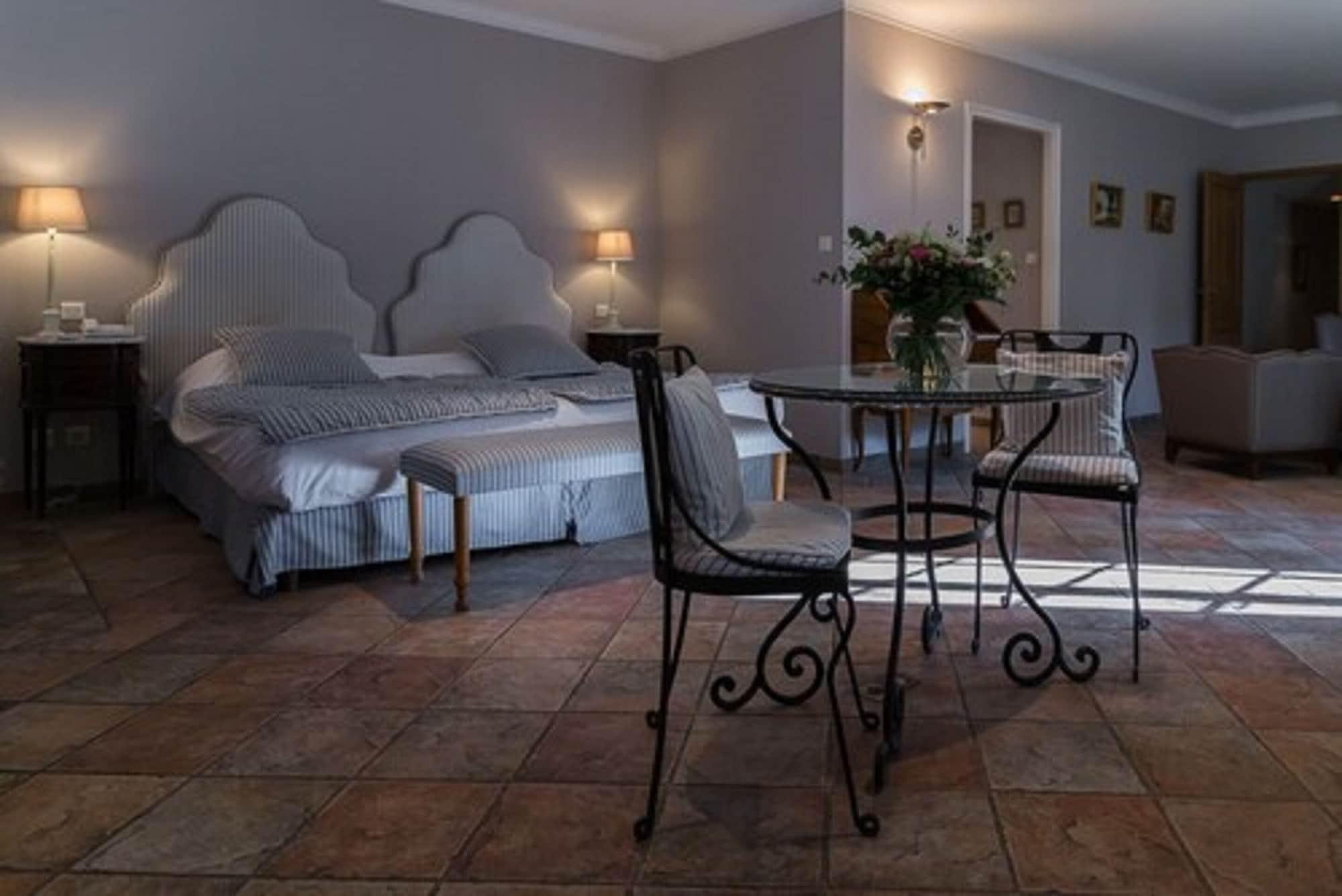 Hotel La Magnaneraie Villeneuve-lès-Avignon Exterior foto
