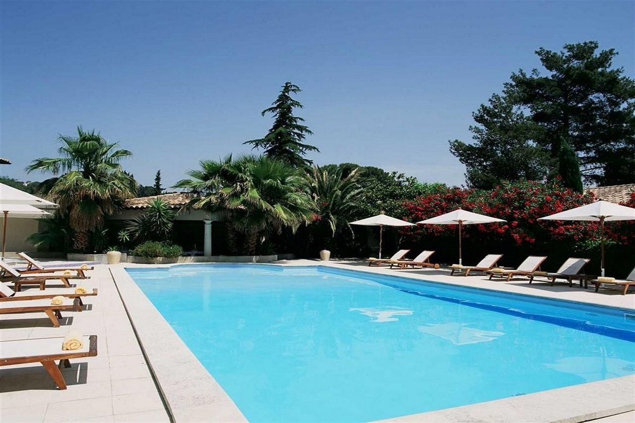 Hotel La Magnaneraie Villeneuve-lès-Avignon Exterior foto